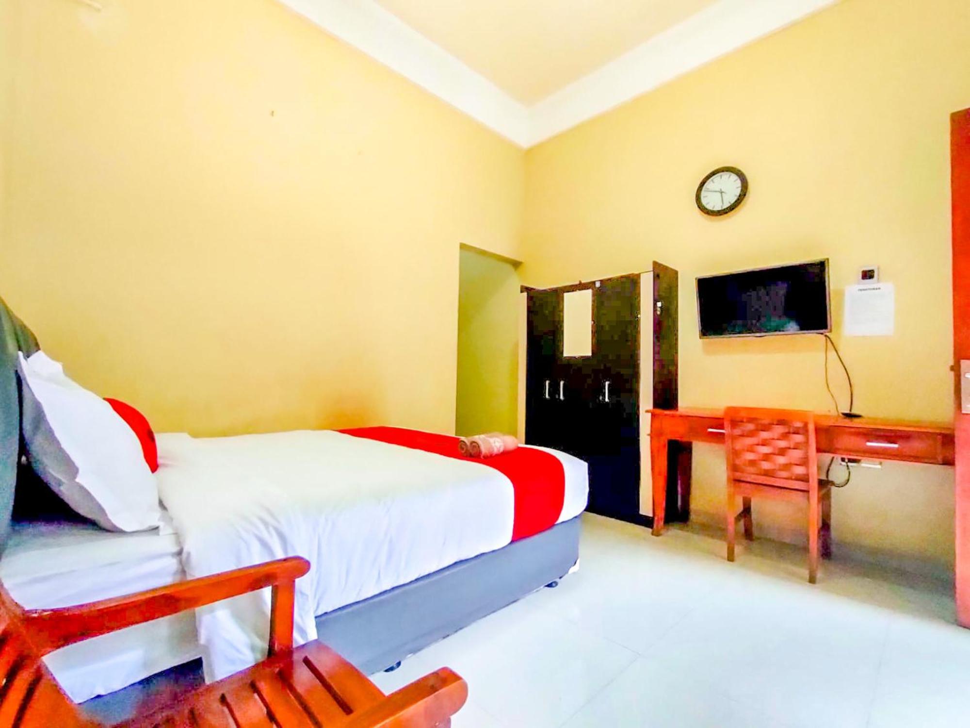 Hotel Reddoorz At Kutisari 2