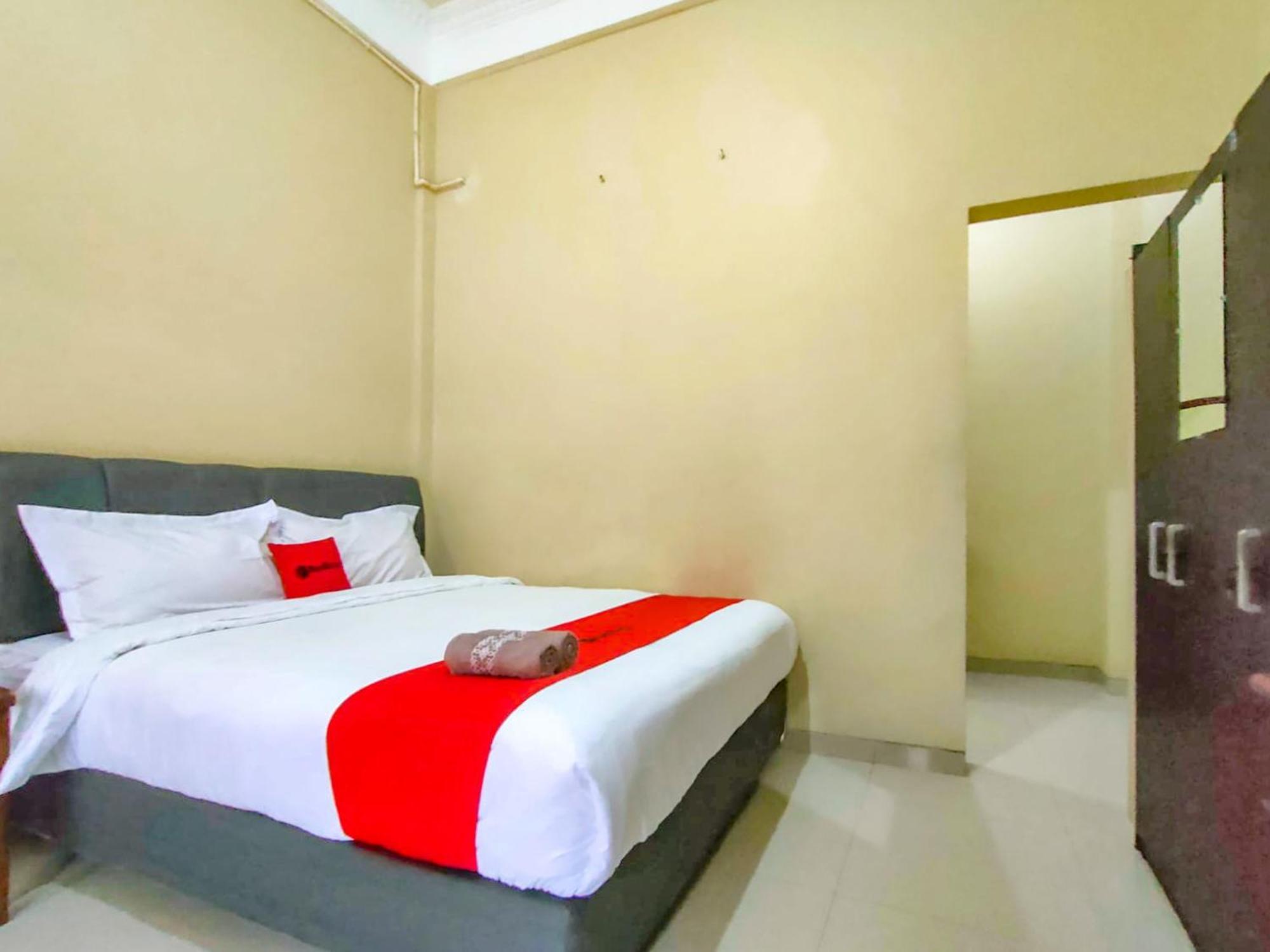 Hotel Reddoorz At Kutisari 2