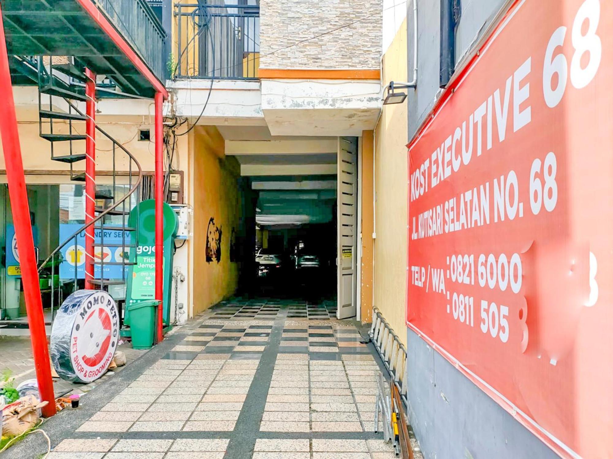 Reddoorz At Kutisari 2 Hotel Surabaya