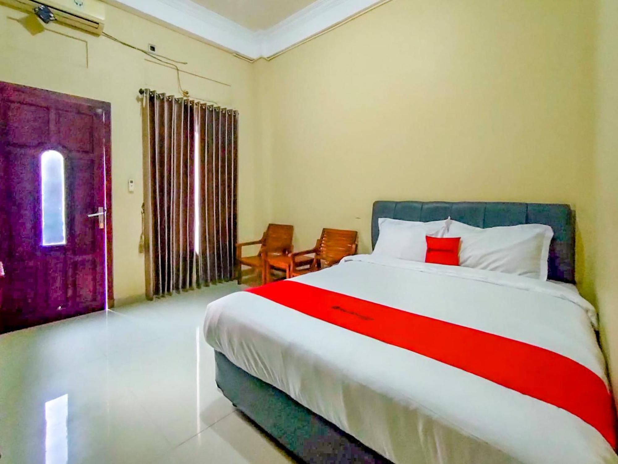 Hotel Reddoorz At Kutisari 2 2*