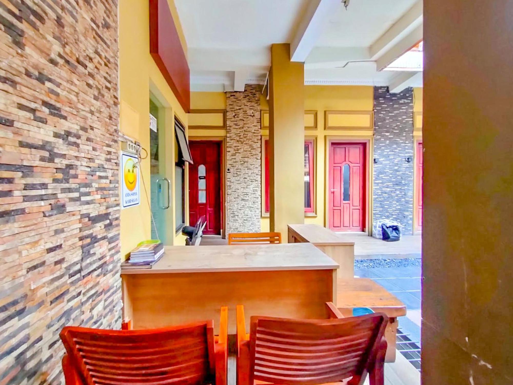 Reddoorz At Kutisari 2 Hotel 2*