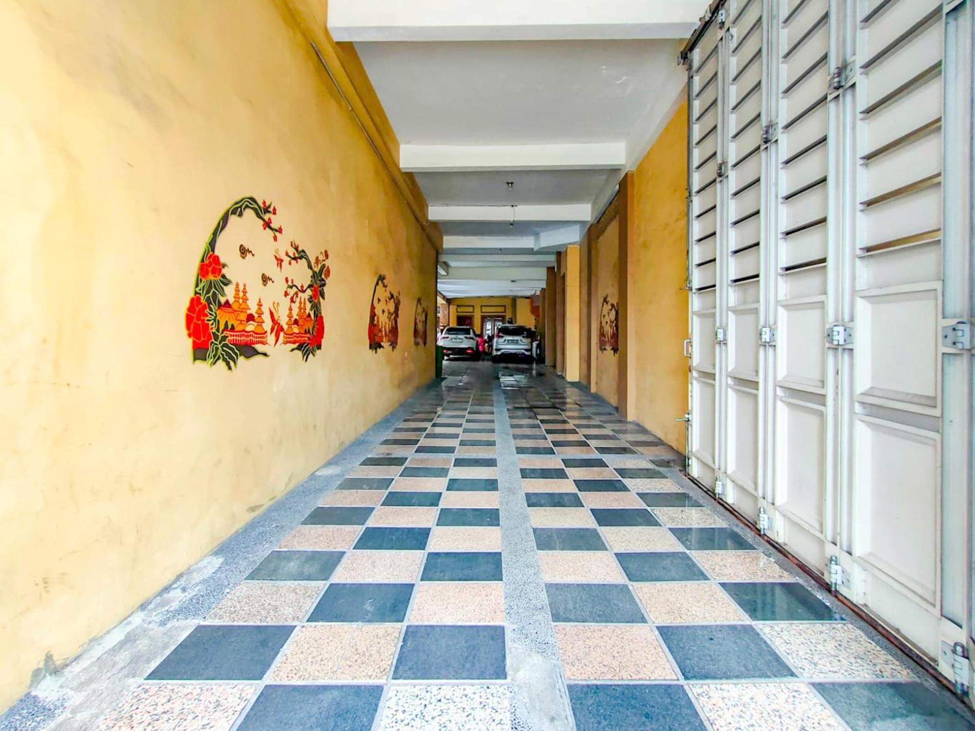 Reddoorz At Kutisari 2 2* Surabaya