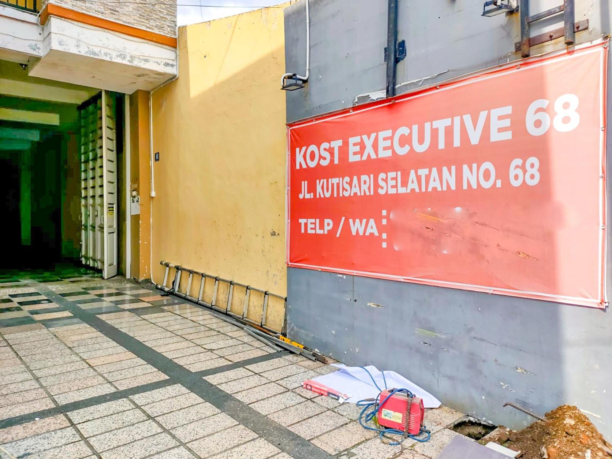 Reddoorz At Kutisari 2 Surabaya